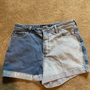 Hollister Two Tone Jean Shorts Size 13/31
